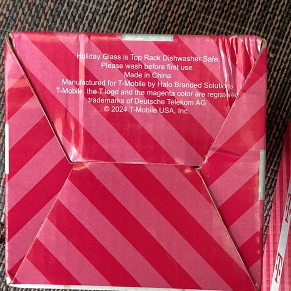 T-Mobile Holiday glass set NIB - Picture 2 of 2